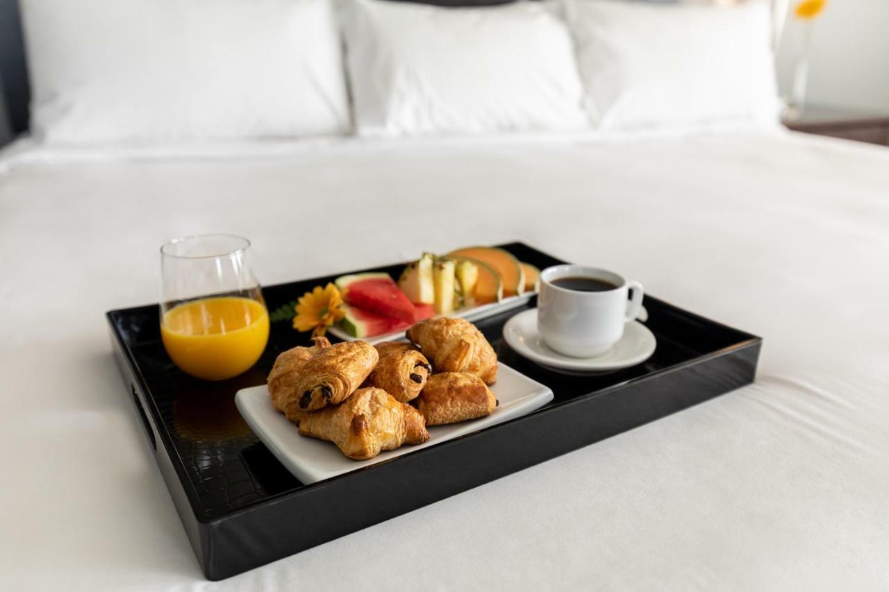Imperia Hotel Et Suites בושרוויל מראה חיצוני תמונה